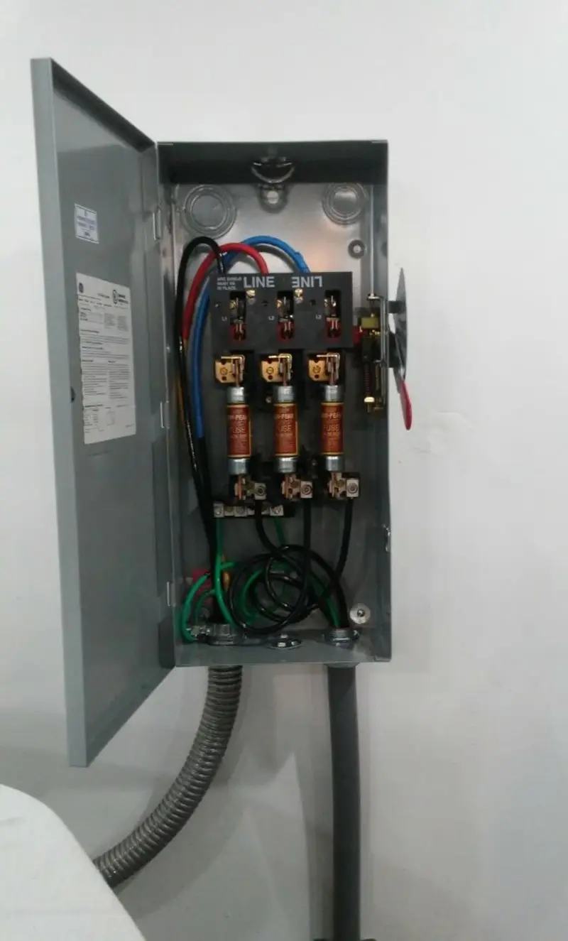 Three-phase disconnect switch installed for Electrical Wiring & Rewiring in Rincon